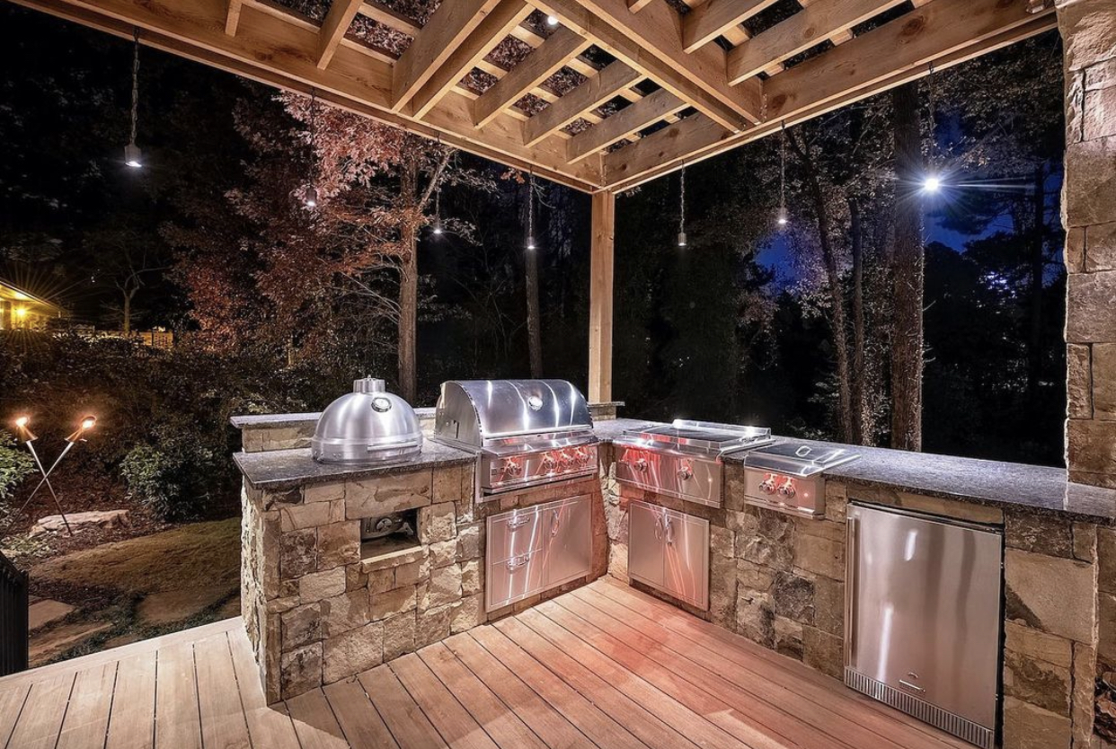 Outdoor Kitchen
